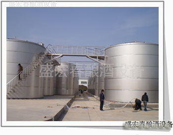 大型儲罐施工現場（chǎng）